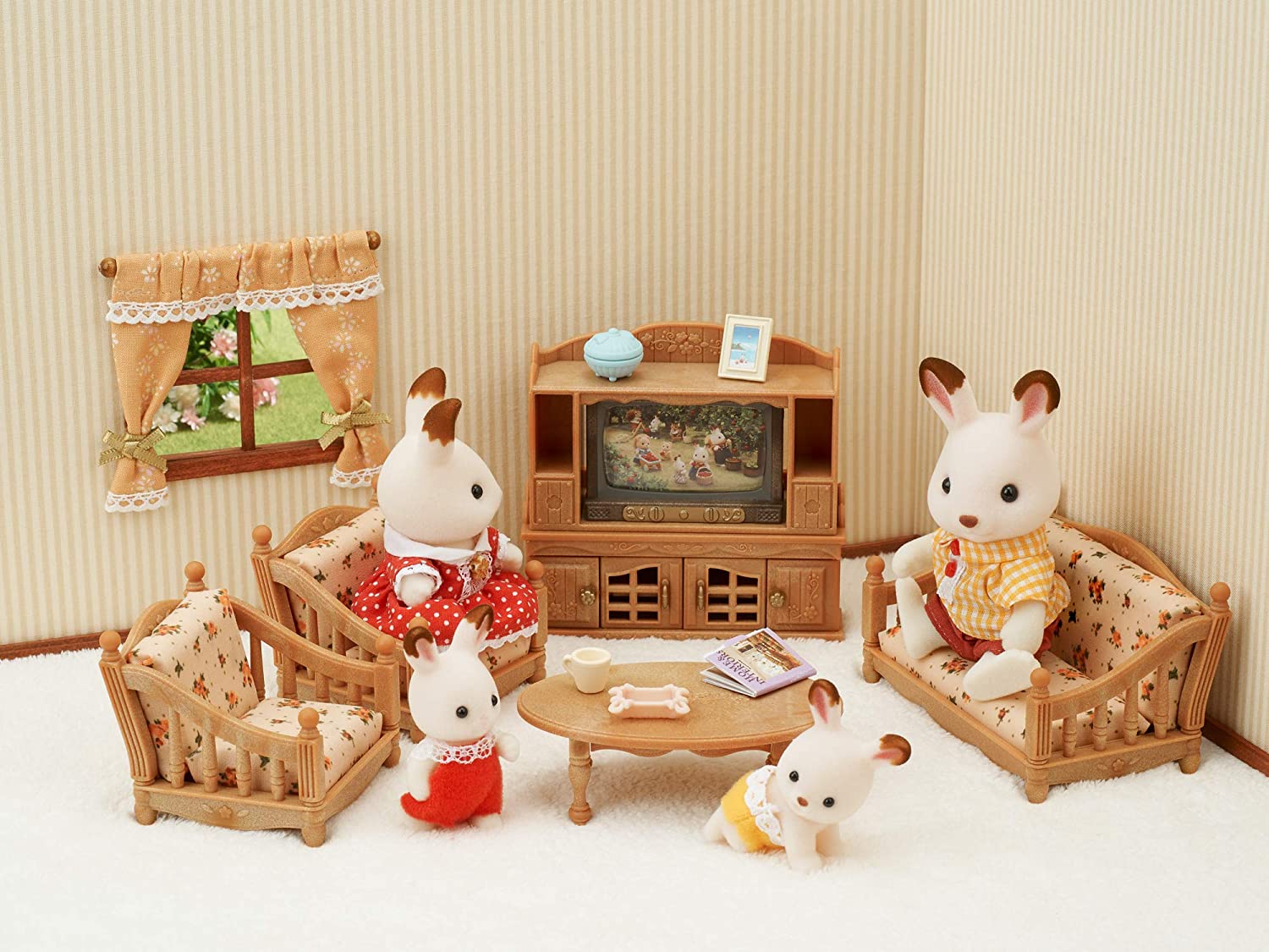 Calico Critters Comfy Living Room Set by Epoch Everlasting Play 2