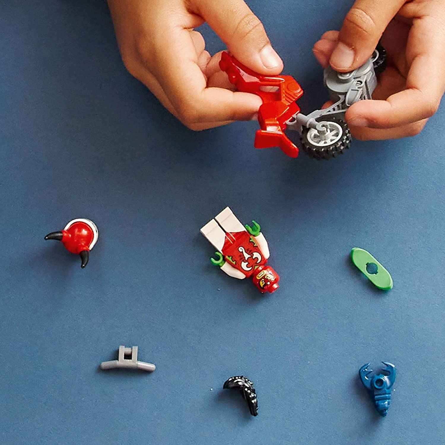 City Reckless Scorpion Stunt Bike by Lego 4