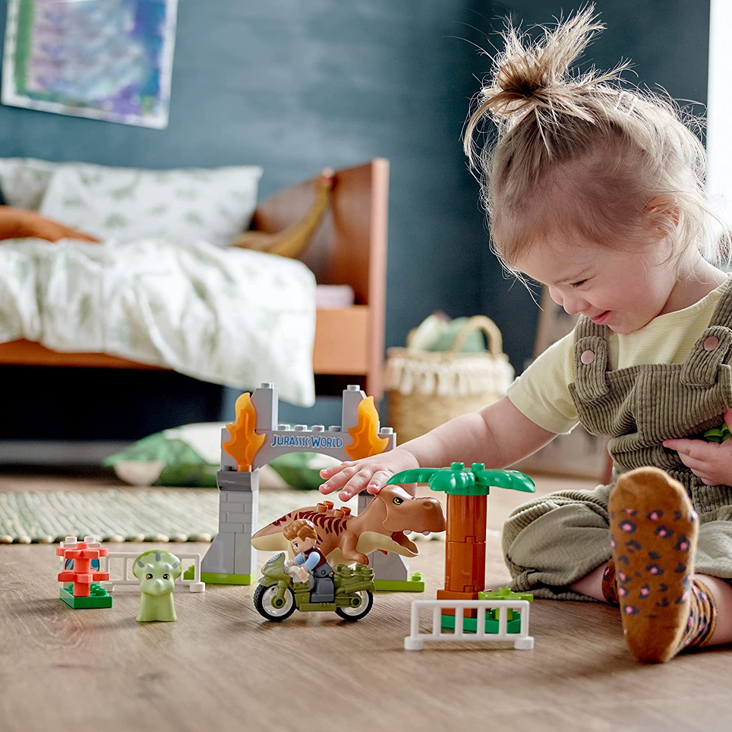 Duplo Jurassic World T.Rex and Triceratops Dinosaur Breakout by Lego 4