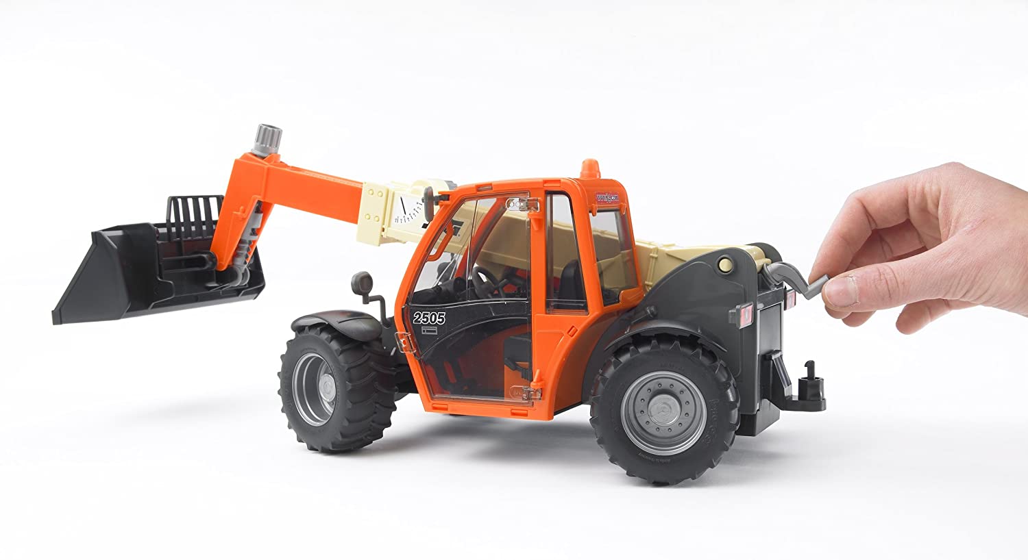JLG 2505 Telehandler by Bruder 3