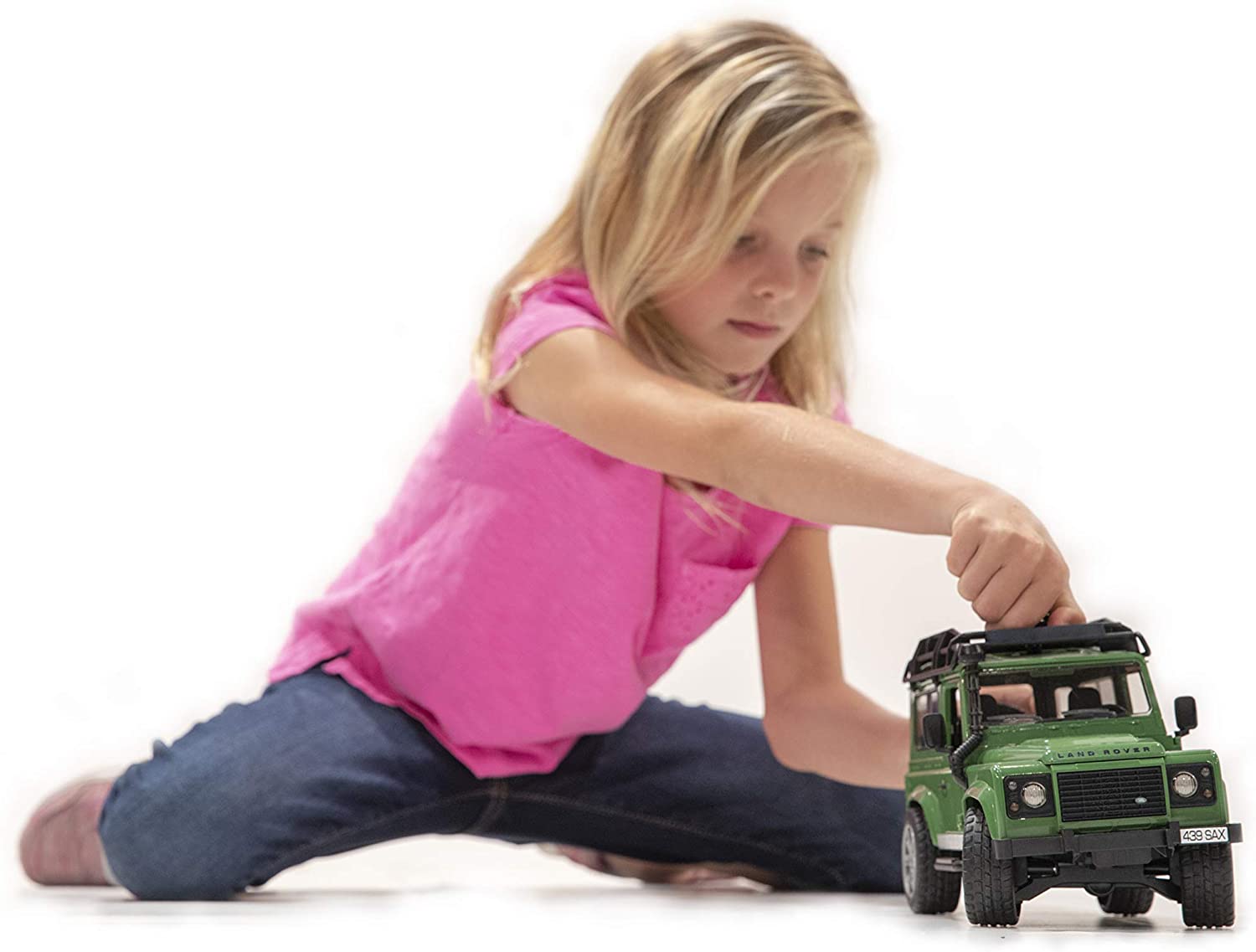 Land Rover Defender Station Wagon by Bruder 4