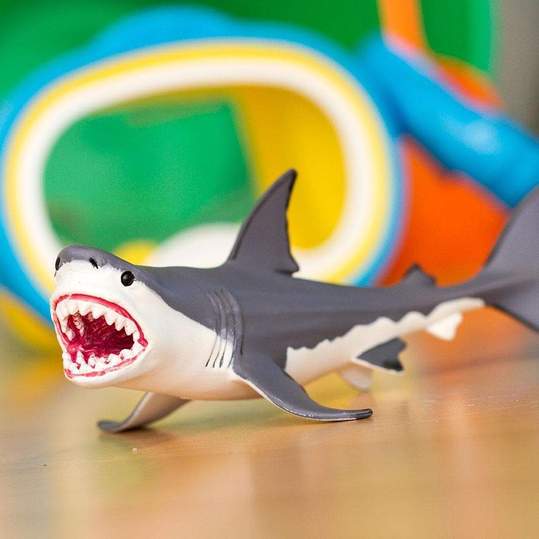 Megalodon Figure by Safari 4