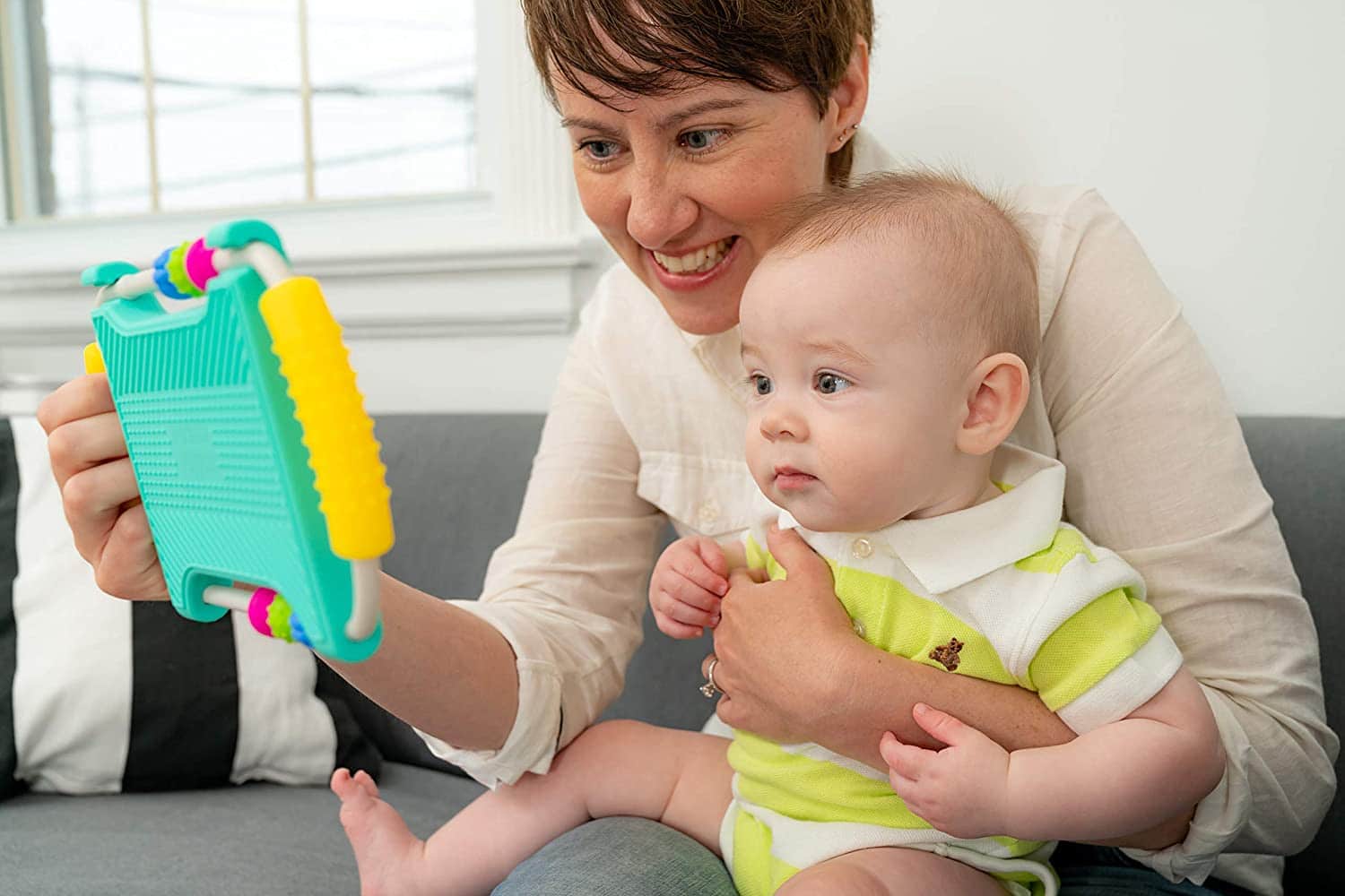 Peeka Baby Developmental Mirror by Mobi 3