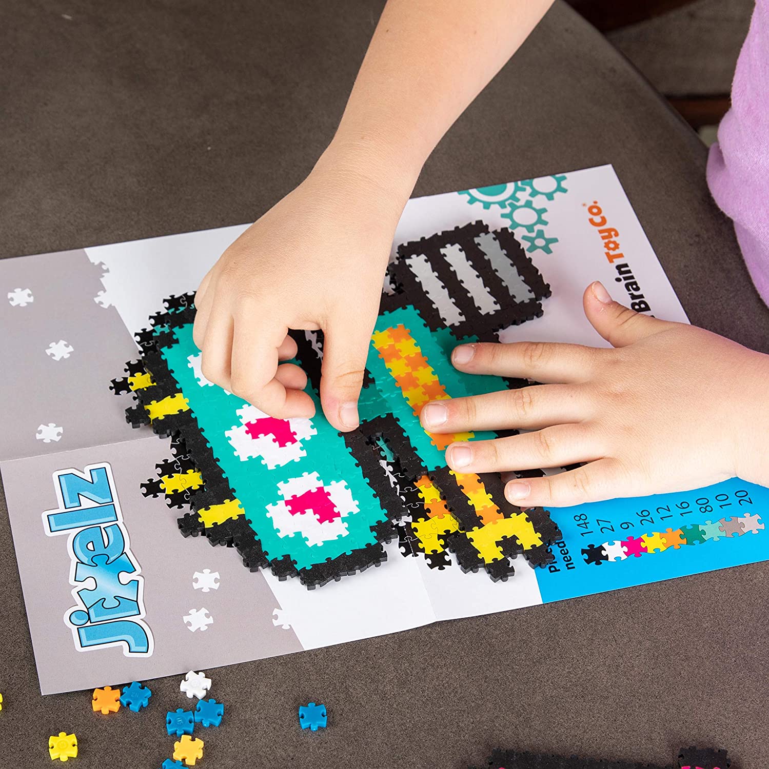 Roving Robots 700pc Jixelz Set by Fat Brain Toys 3