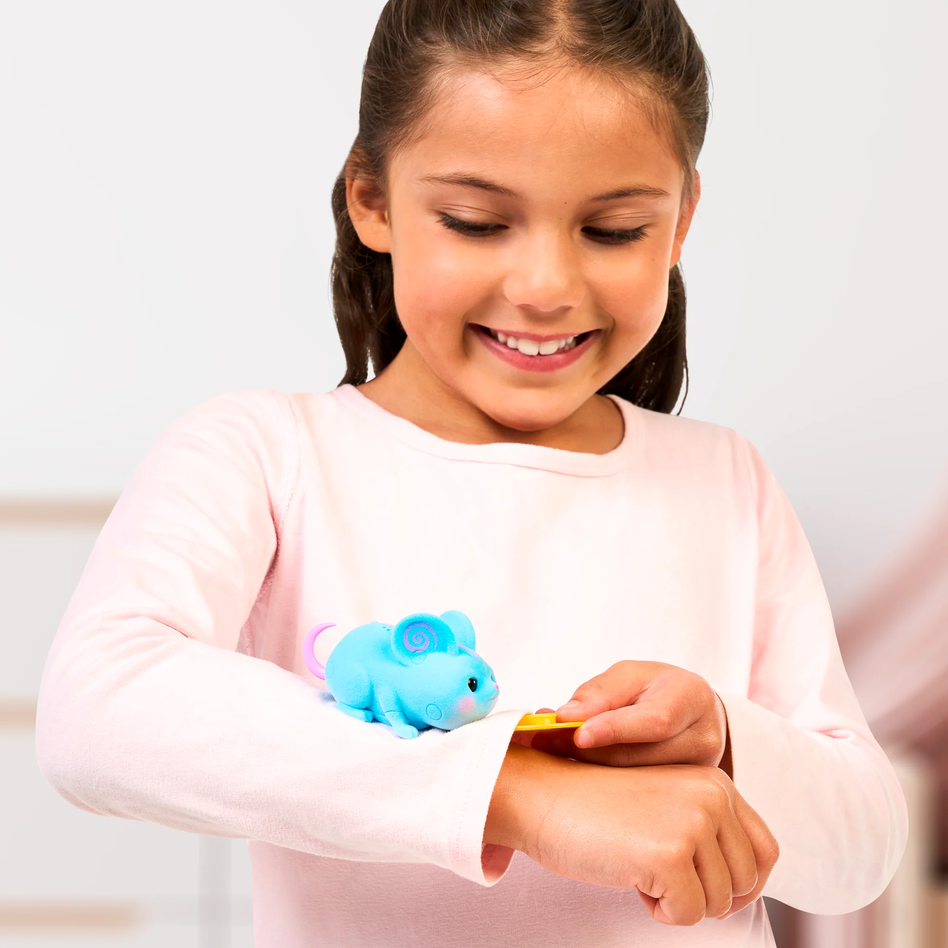 Little Live Pets Needees Single Pack by Toysmith