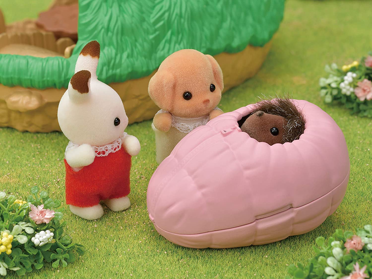 Calico Critters Baby Hedgehog Hideout by Epoch Everlasting Play 4