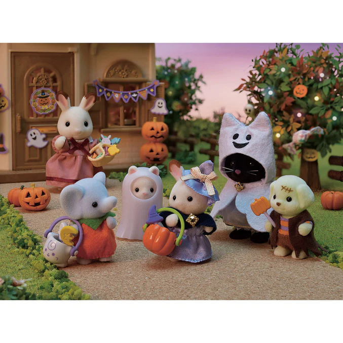 Calico Critters Trick or Treat Parade by Epoch Everlasting Play 2