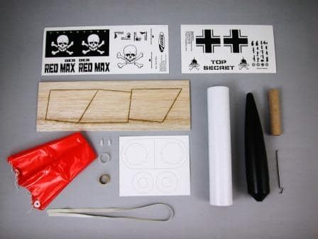 Der Red Max Intermediate Rocket by Estes 3